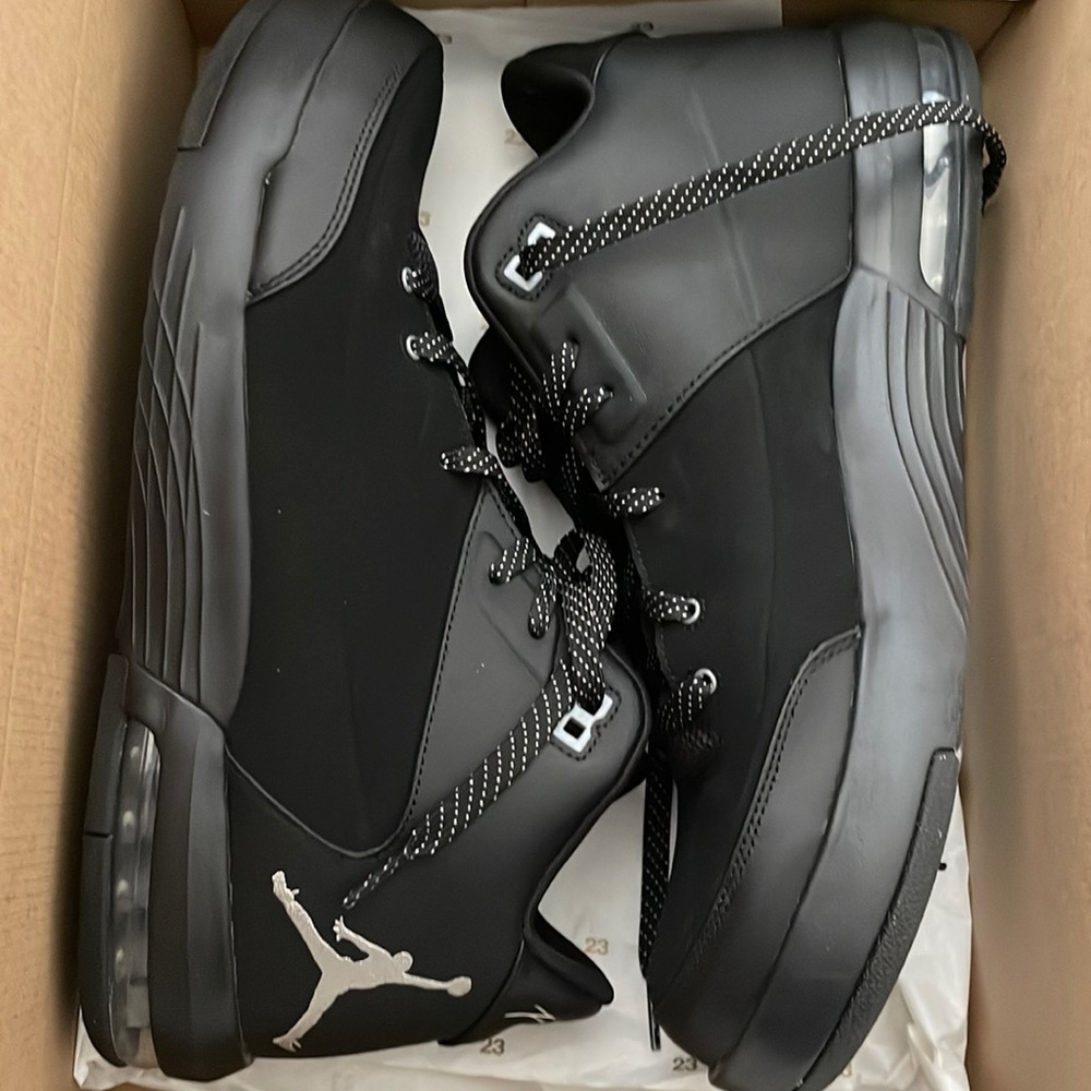 Gently worn 1 day. Men’s size 13 Jordan flight origin 3   Black and white